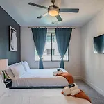 Posh 2Br Kierland Commons, Tpc Golf, Pool, Gym, W-D