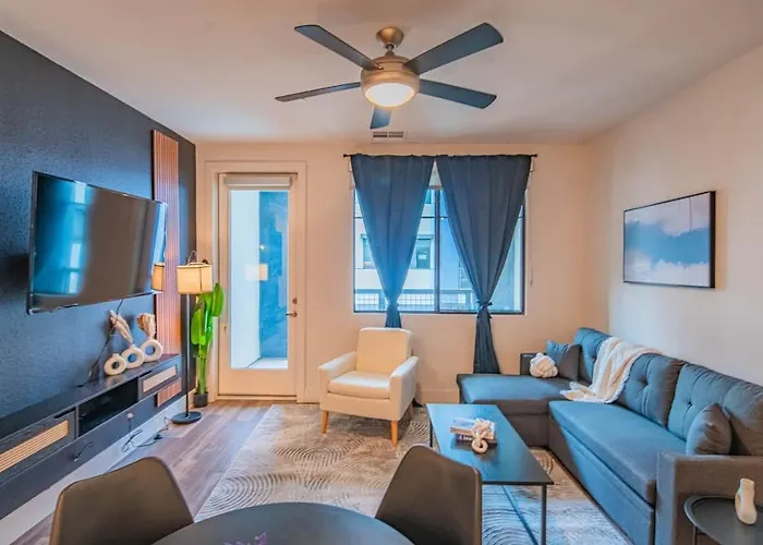 Posh 2Br Kierland Commons, Tpc Golf, Pool, Gym, W-D