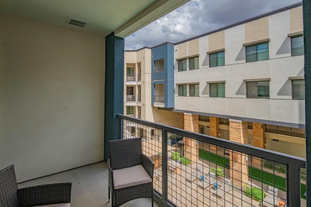 Posh 2br Kierland Commons, Tpc Golf, Pool, Gym, W-d