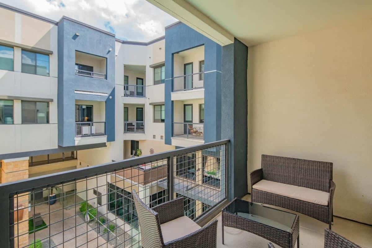 Posh 2br Kierland Commons, Tpc Golf, Pool, Gym, W-d Apartment