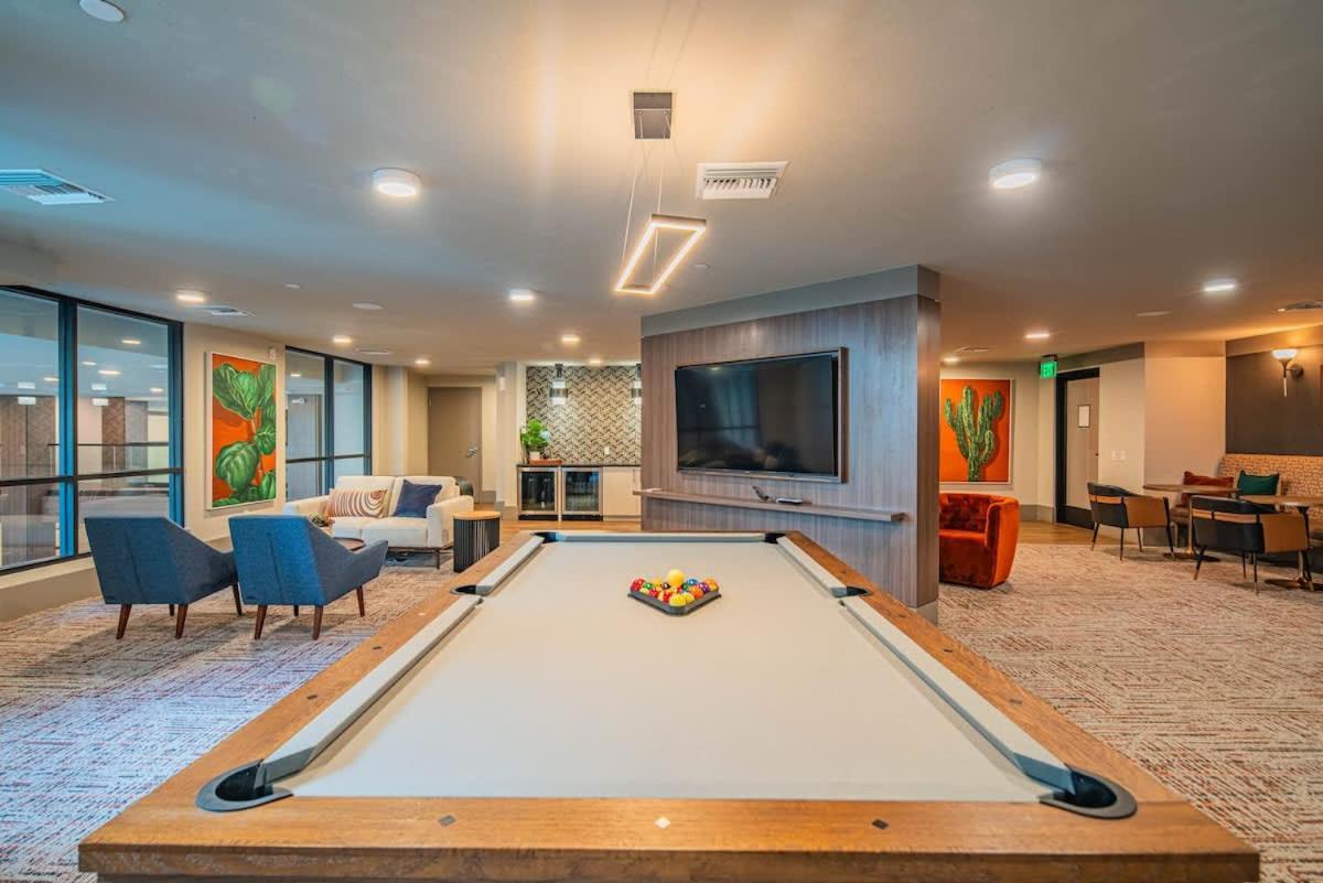 Posh 2br Kierland Commons, Tpc Golf, Pool, Gym, W-d Scottsdale