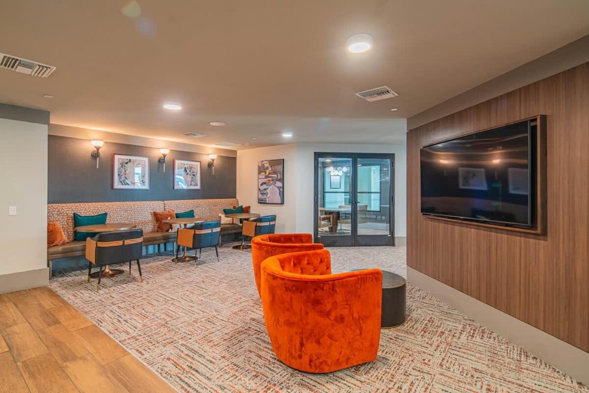 Posh 2br Kierland Commons, Tpc Golf, Pool, Gym, W-d Apartment Scottsdale