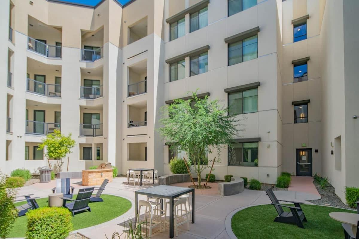 Posh 2br Kierland Commons, Tpc Golf, Pool, Gym, W-d *
