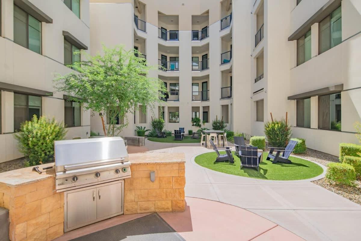 Posh 2br Kierland Commons, Tpc Golf, Pool, Gym, W-d Scottsdale