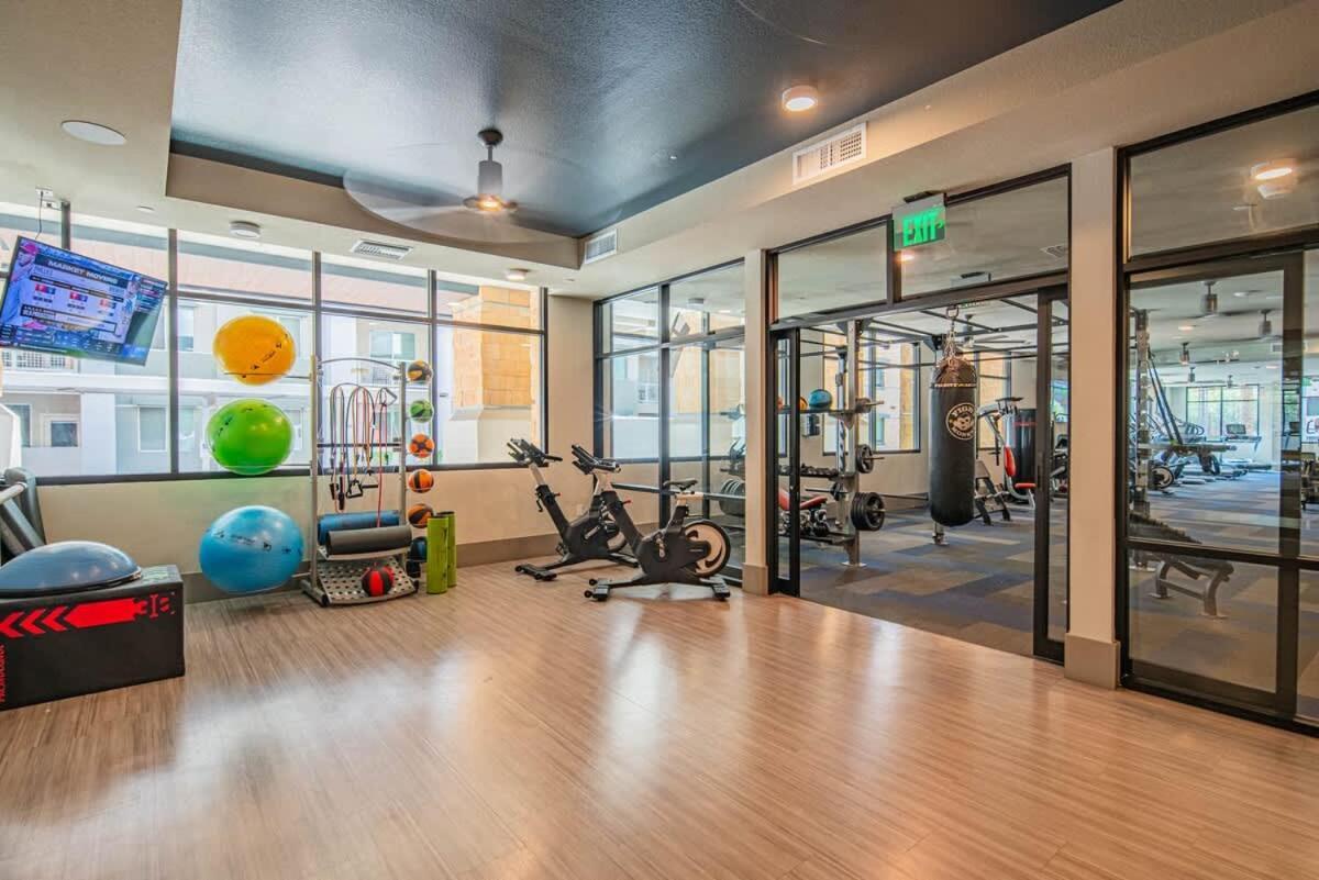 Posh 2br Kierland Commons, Tpc Golf, Pool, Gym, W-d Apartment Scottsdale