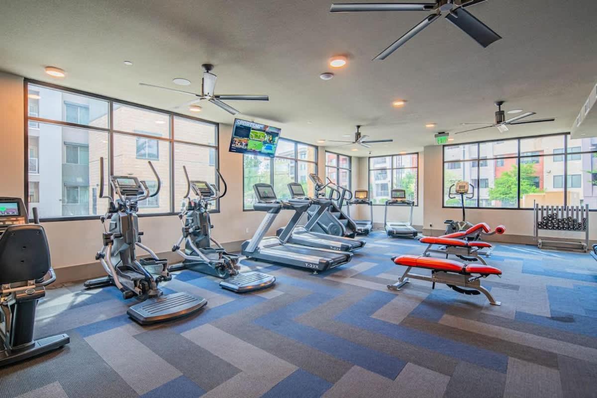 Posh 2br Kierland Commons, Tpc Golf, Pool, Gym, W-d Scottsdale