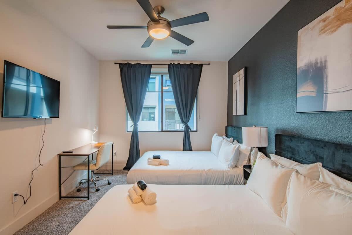 Posh 2br Kierland Commons, Tpc Golf, Pool, Gym, W-d Scottsdale