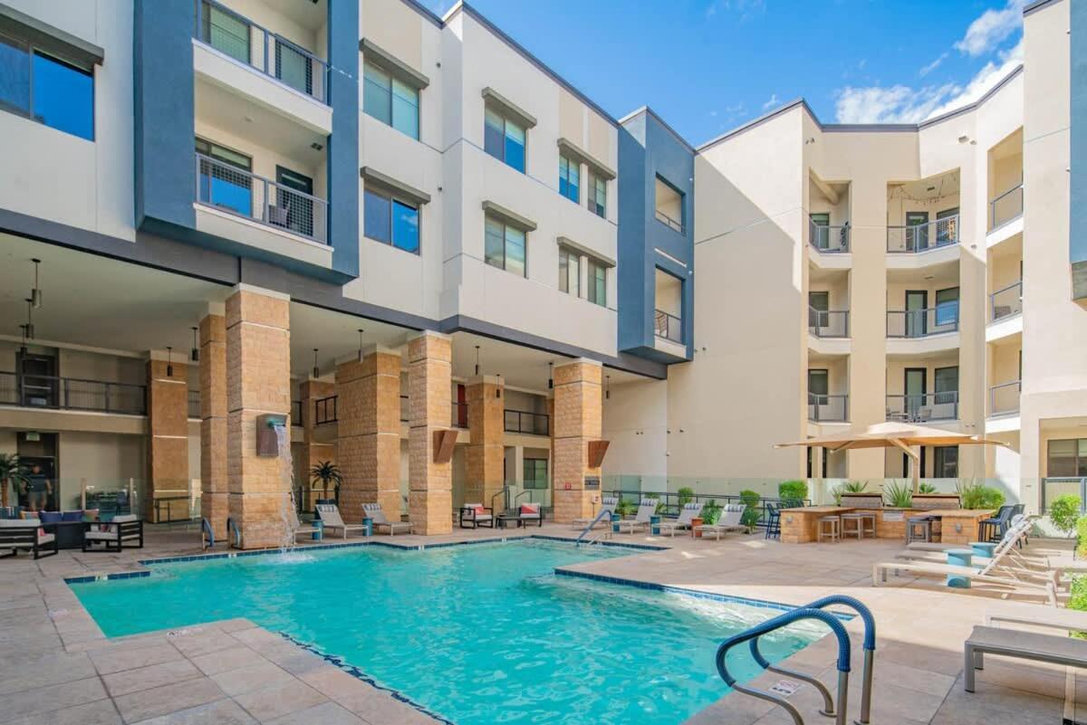 Posh 2br Kierland Commons, Tpc Golf, Pool, Gym, W-d * Scottsdale