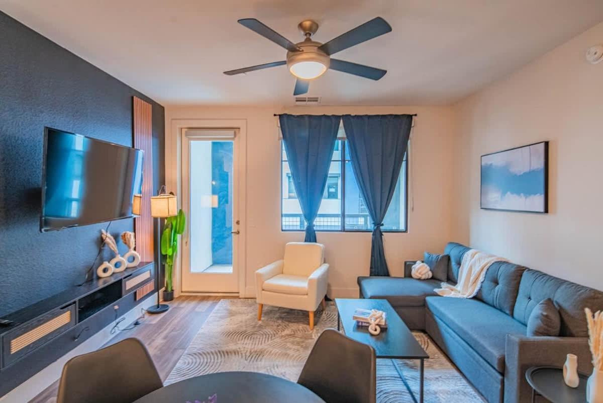 Posh 2br Kierland Commons, Tpc Golf, Pool, Gym, W-d Scottsdale